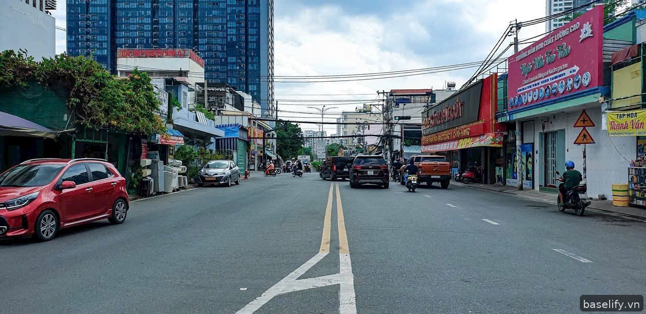 Bán nhà MT đường Phú Thuận , Q7. dt 18x10m 1 lầu . hiện tại xây 4 căn , vị trí vàng KDBB. — ảnh 2
