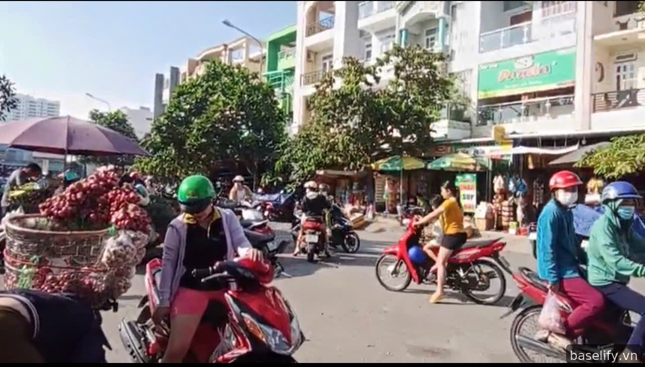 Bán Lô đất góc 2mt ngay chợ Phú Thuận Quận 7 dt 130m2 giá 20 tỷ — ảnh 3