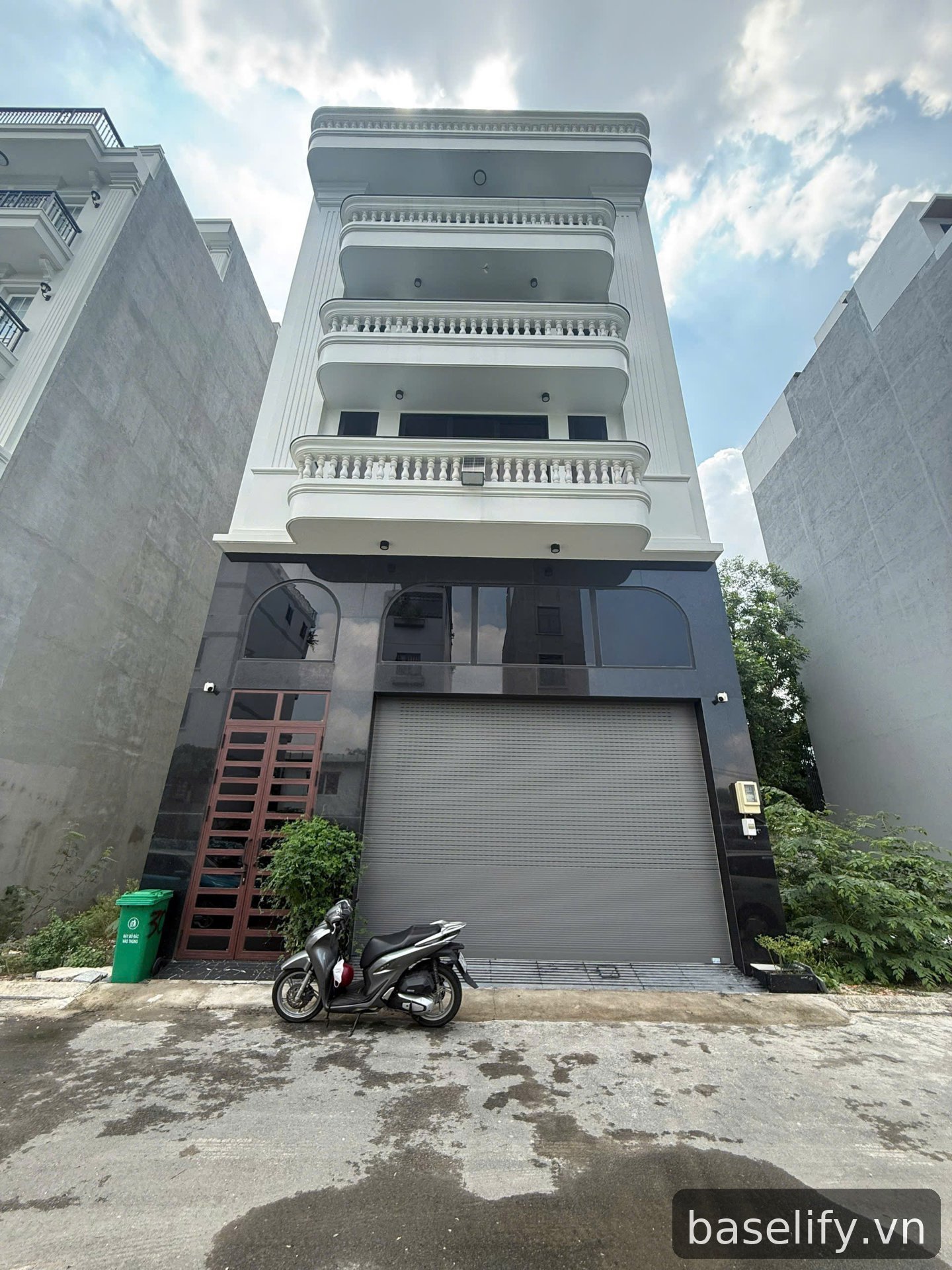 BÁN NHÀ MỚI 5 LẦU CÓ THANG MÁY - VIEW HỒ VIETOPIA HIM LAM Q7 - 8.4X13M - GIÁ 31 TỶ TL