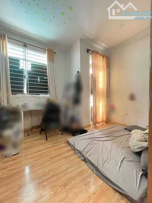 Nhà đẹp quận 10 4.5x8m 1 trệt 2 lầu sân thượng 4 phòng ngủ — ảnh 3