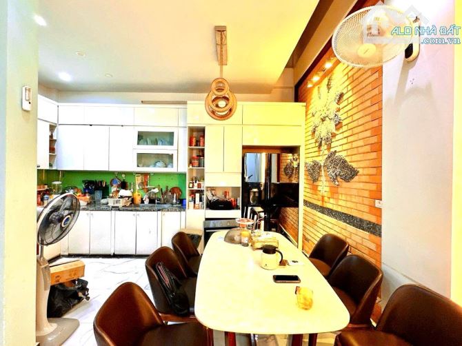 HÀNG HIẾM HOT- Bán nhà Mặt phố, Mặt hồ HOÀNG CẦU, oto tránh 2 thoáng, 55m2*5T*33,9tỷ — ảnh 2