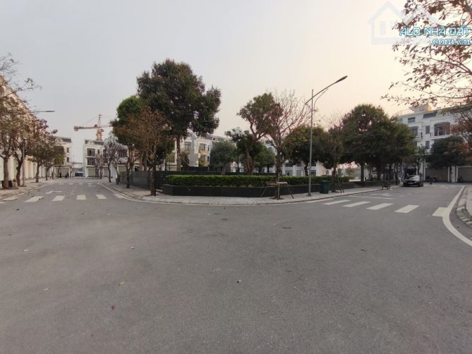 BIỆT THỰ LIỀN KỀ SẴN NHÀ CHỈ CẦN KHÁCH MUA VỀ THÊM THIẾT KẾ LÀ Ở NGAY. NHÀ XÂY THUỘC KHU V — ảnh 3