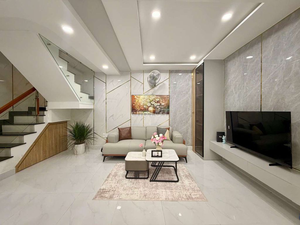 hơn 8 đồng,nhà sát mặt tiền Đoàn Thị Điểm,Phú Nhuận,50m2 4PN,nội thất