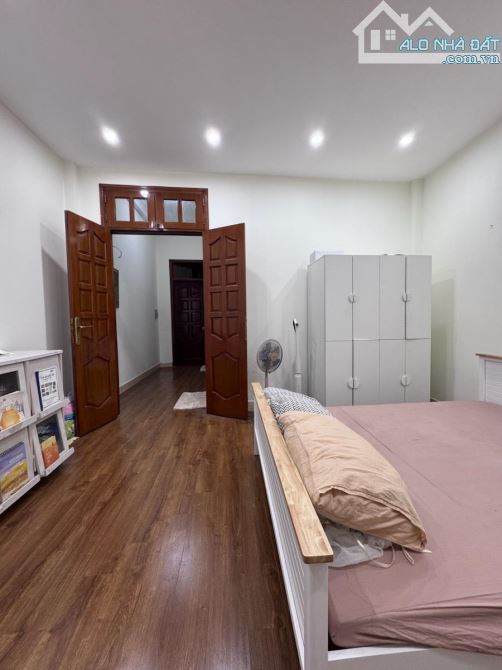 HIẾM?BÁN GẤP NHÀ PHỐ NGUYỄN KHÁNH TOÀN DT40m2*5T DÂN XÂY 2 THOÁNG NGÕ TO GẦN PHỐ. 9,5TỶ — ảnh 4