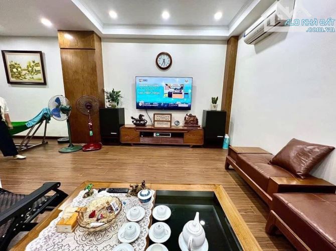 BÁN NHÀ PHỐ HOÀNG QUỐC VIỆT PHÂN LÔ OTO TRÁNH KD SẦM UẤT DT60m2*5T DÂN XÂY Ở LUÔN. 18 TỶ — ảnh 2