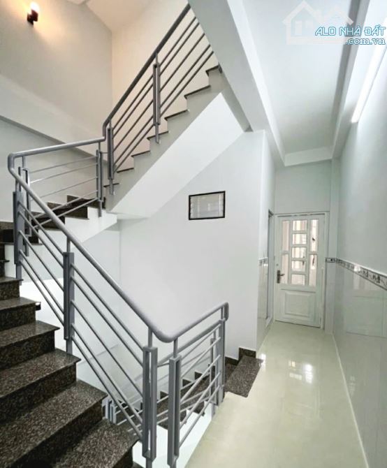 Nhà đẹp CMT8 – 72m², 3 tầng, 5 phòng khép kín – hẻm rộng 6m — ảnh 2