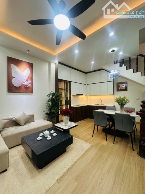 HIẾM NGỌC KHÁNH - BA ĐÌNH, 33m2 *5Tầng, cạnh Vinhomes Gallery, ngõ nông rộng, 30m oto . — ảnh 2