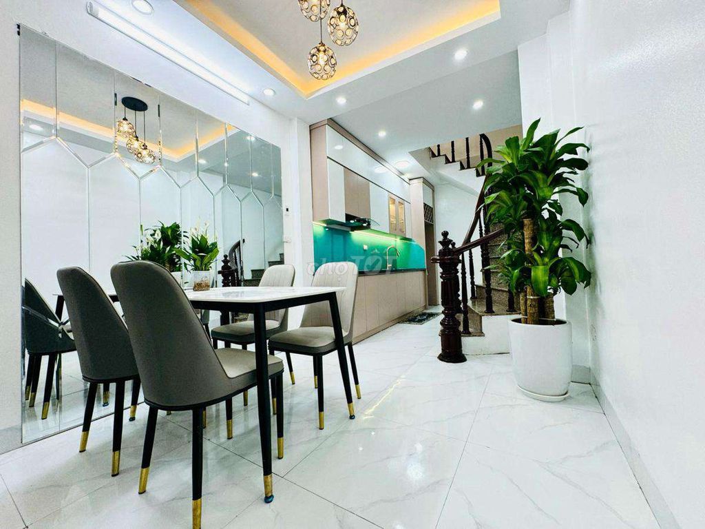 Hoàng Quốc Việt, gần phố, 3 gác đỗ, full đồ, ở luôn — ảnh 2