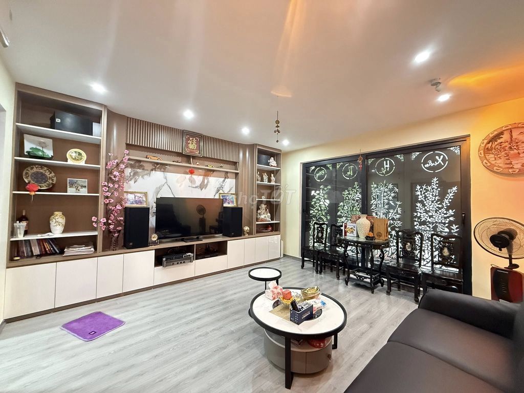 Nhà đẹp - Hồng Tiến - Sát Phố - 7 tần - Thang máy — ảnh 2