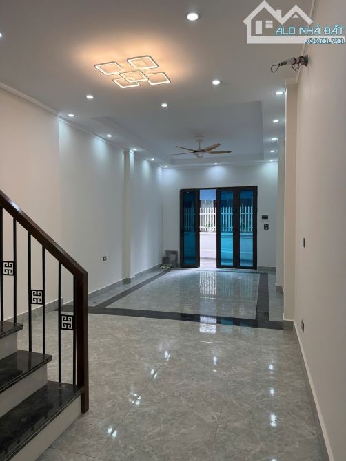 Bán nhà 5 tầng 5 phút qua cầu Nhật Tân sang phố, ngõ oto thông, 20m ra bìa làng — ảnh 2