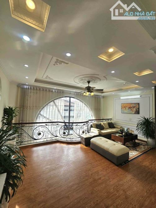 Bán nhà Nguyễn van linh Long biên hn cực hiếm 50m2 mặt tiền 6m oto vào nhà.lô góc — ảnh 2