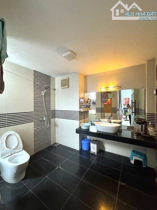CẦN BÁN GẤP NHÀ NGUYỄN VĂN HUYÊN PHÂN LÔ OTO TRÁNH KD SẦM UẤT DT60m2*5T CHỈ 18 TỶ — ảnh 4