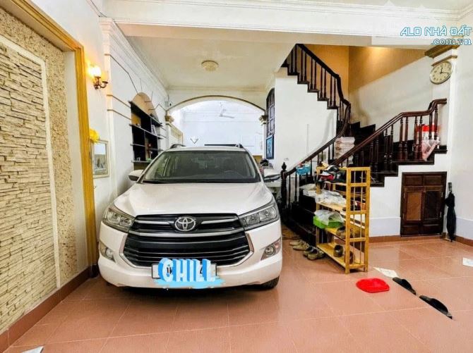 BÁN NHÀ PHỐ NGUYỄN KHÁNH TOÀN NGÕ THÔNG PHÂN LÔ OTO DT40m*5TẦNG 2 MẶT THOÁNG. CHỈ 10.x TỶ