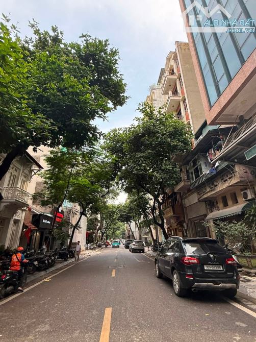 12,5 TỶ BÁN NHÀ CẦU GIẤY PHÂN LÔ VỈA HÈ ĐƯỜNG OTO TRÁNH DỪNG ĐỖ, KHÔNG QH, DT52m2*MT4,5m