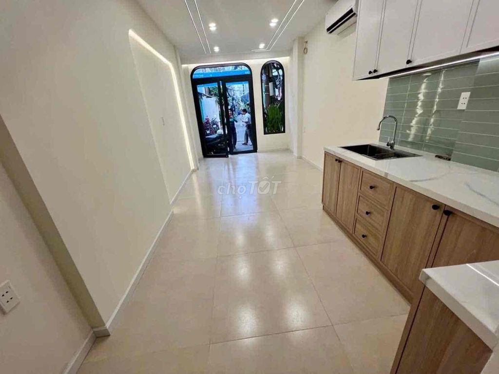 Bán nhà phố Quận 7, hẻm xe hơi, 27m², 3.8 tỷ